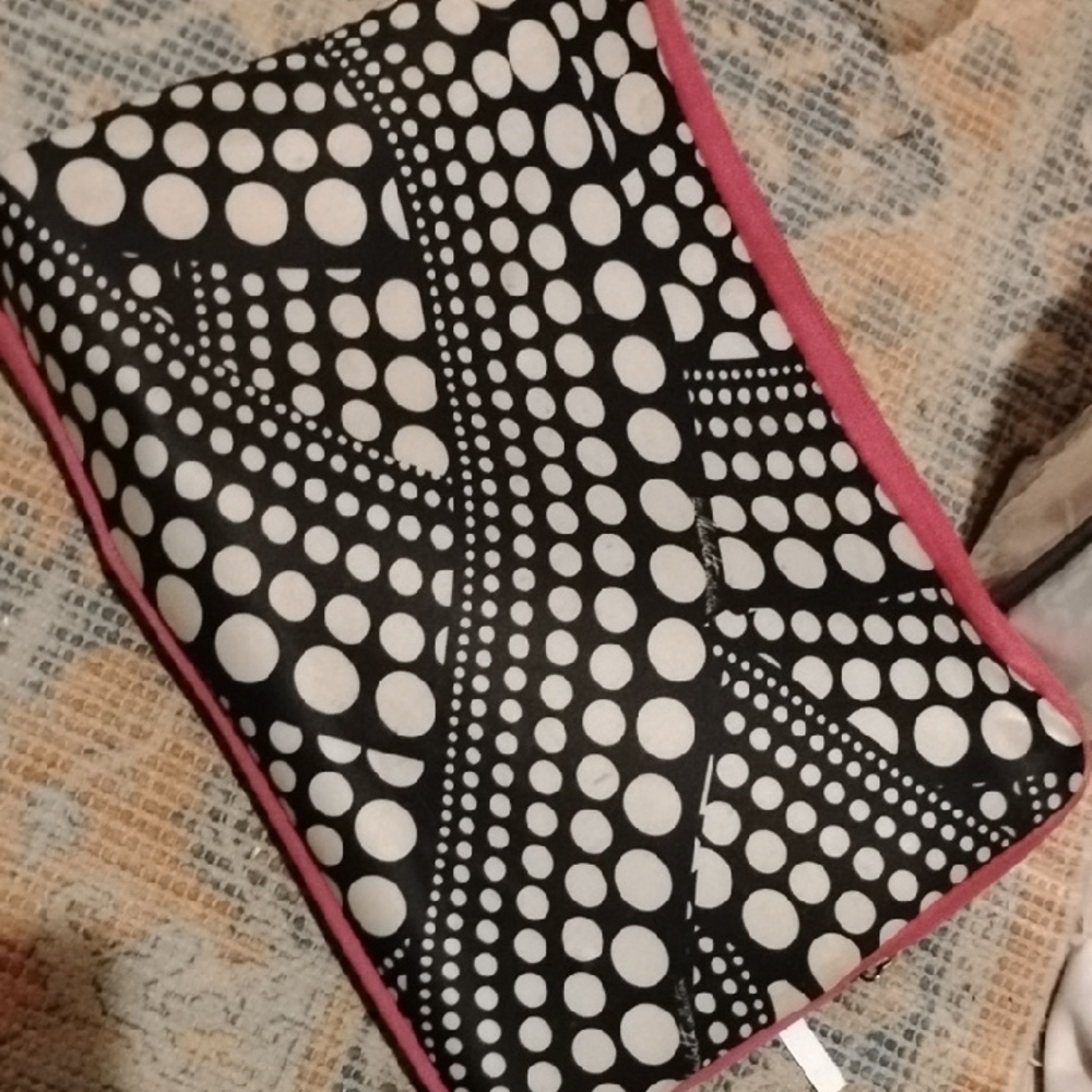Black and White Polka Dot Zippered Computer Case Cover Excellent Condition